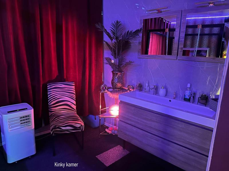 Kinky-Kamer (12)